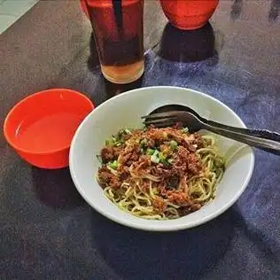 Mie Pangsit Khek Bireuen, Sabarudin