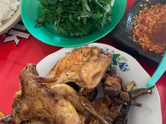 Gambar Makanan Ayam Goreng Bu Toha 3