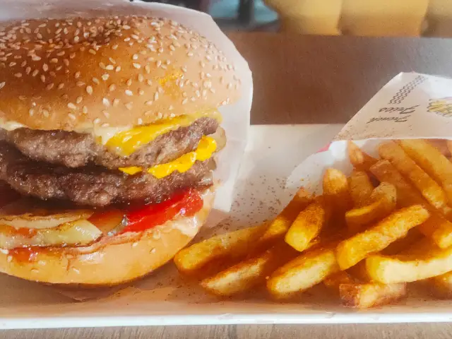 Rastlantı Burger & Cafe'nin yemek ve ambiyans fotoğrafları 1