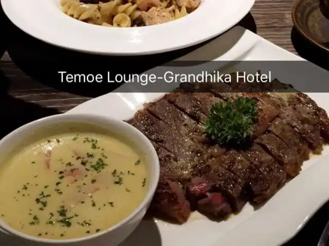Gambar Makanan Temoe Lounge - Hotel GranDhika 18