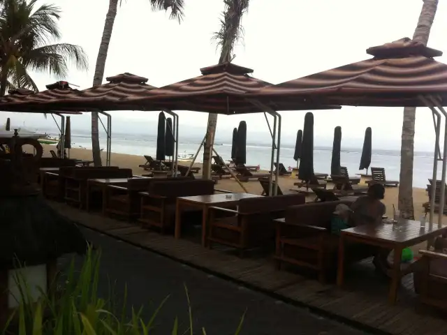 Gambar Makanan Griya Beach Corner - Griya Santrian Hotel 6