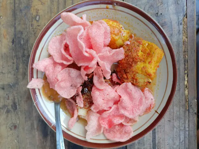 Gambar Makanan Lontong Sayur Lembah Gurame 2