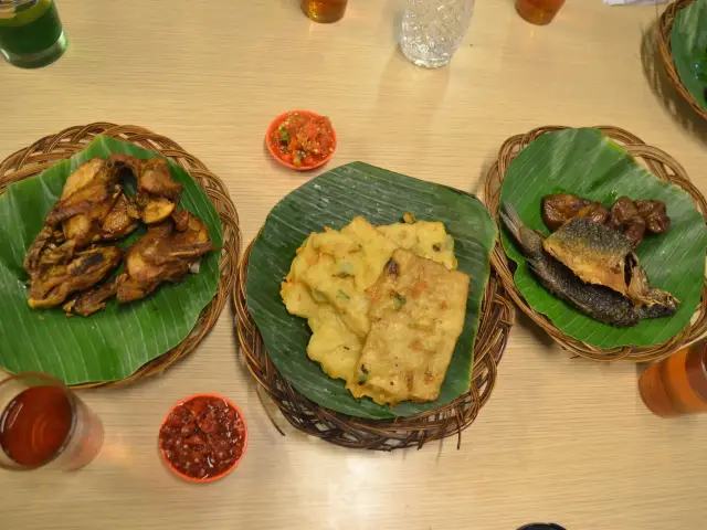 Gambar Makanan Rumah Makan Alas Daun 15