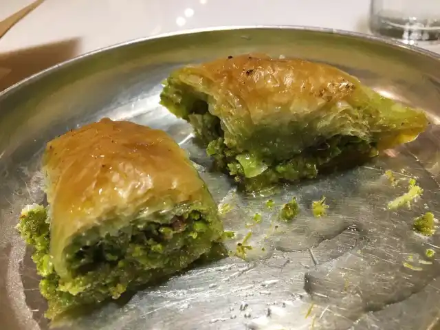 Elmacıpazarı Güllüoğlu'nin yemek ve ambiyans fotoğrafları 18