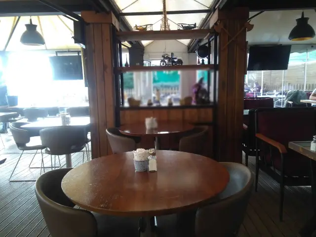 Simas Terrace Cafe & Restaurant'nin yemek ve ambiyans fotoğrafları 10