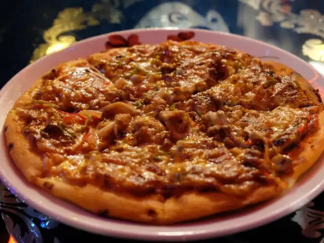 Ozi Pizza and Pasta'nin yemek ve ambiyans fotoğrafları 13