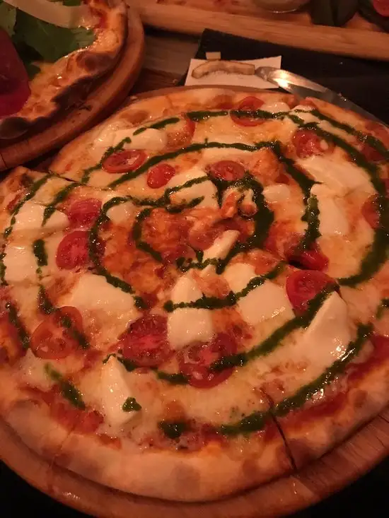 Fiore Italian Restaurant - Pizzeria'nin yemek ve ambiyans fotoğrafları 50