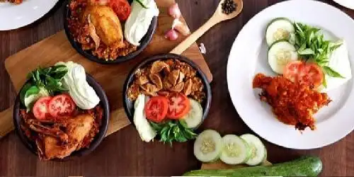 Ayam Goreng Dek Nava, Telukan