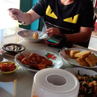 Warung Makan Sari Laut Bu Gandos