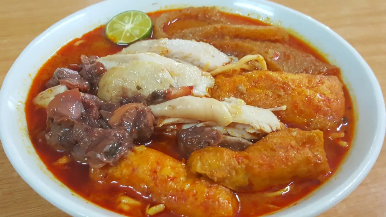 Curry Mee/ Fish Ball Mee @ Restoran Leong Wei