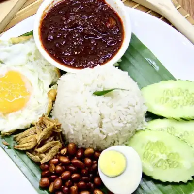 NASI LEMAK BERLAUK ENSTEK