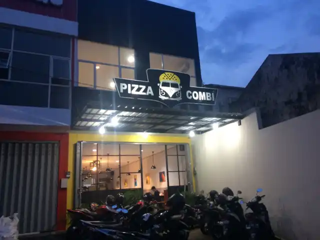 Gambar Makanan Pizza Combi 4