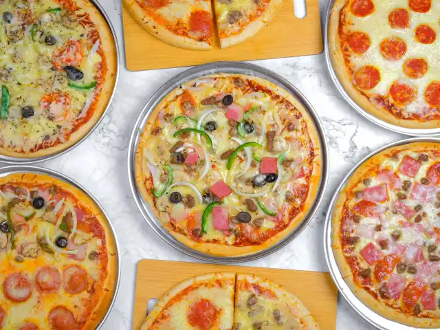 Big Vaughn's Pizza - New Santa Rosa Homes Food Photo 1