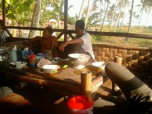 Gambar Makanan Lesehan Ayam goreng, Pantai Pasput 1