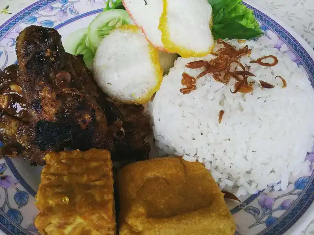 Gambar Makanan Ayam Bakar Ibu Hj. Cecep 9