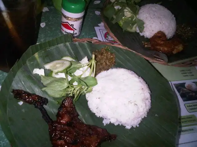 Ayam & Bebek kaki lima cikini