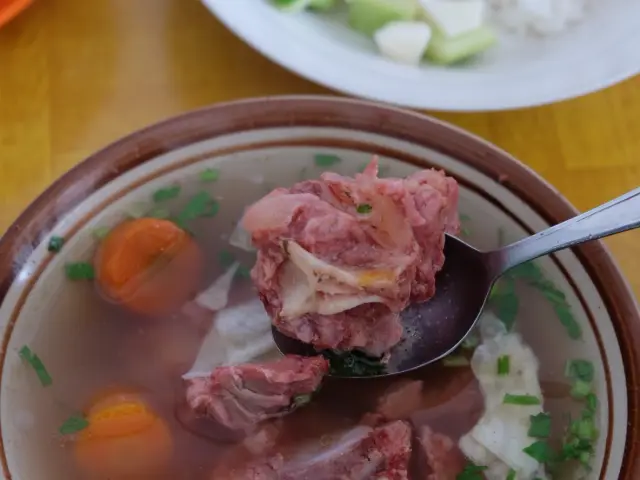 Sop Buntut Sapi Ma' Emun (Ibu Imas)