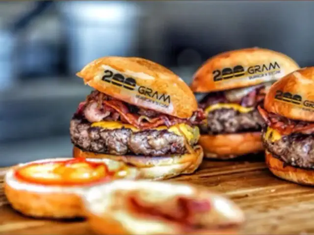 Burger & Sausage 200 Gram'nin yemek ve ambiyans fotoğrafları 4