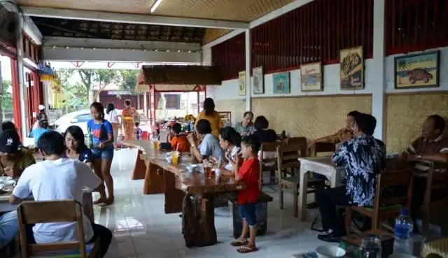 Gambar Makanan Warung Babi Guling Ibu Desak Raka 10