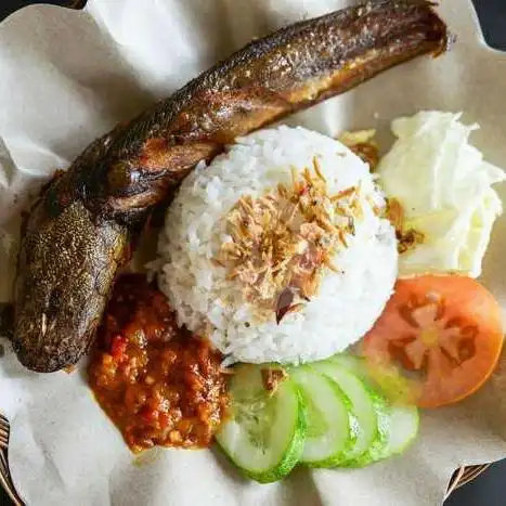 Gambar Makanan Pecel Lele Karmo, Jembatan 3 9