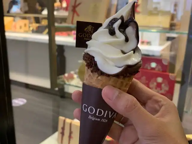 GODIVA Chocolatier Food Photo 5