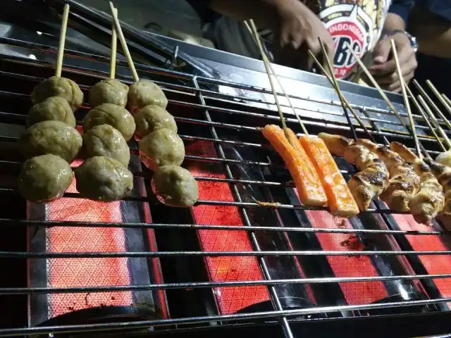 Gambar Makanan Sosis Dan Sate Seafood Bakar Brother 4