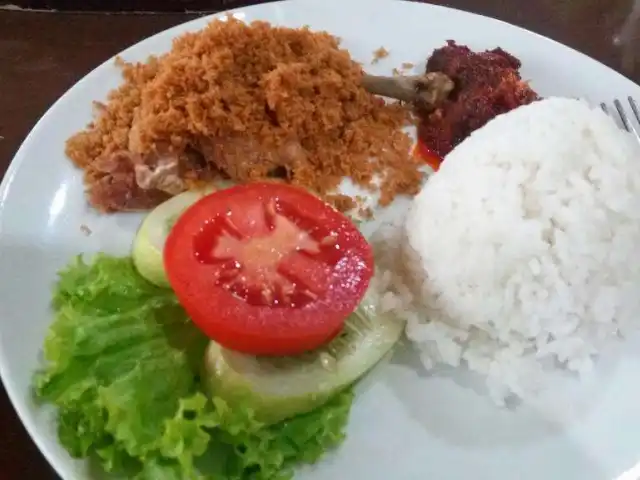 Gambar Makanan Ayam Goreng Suharti - Great Western Hotel 18