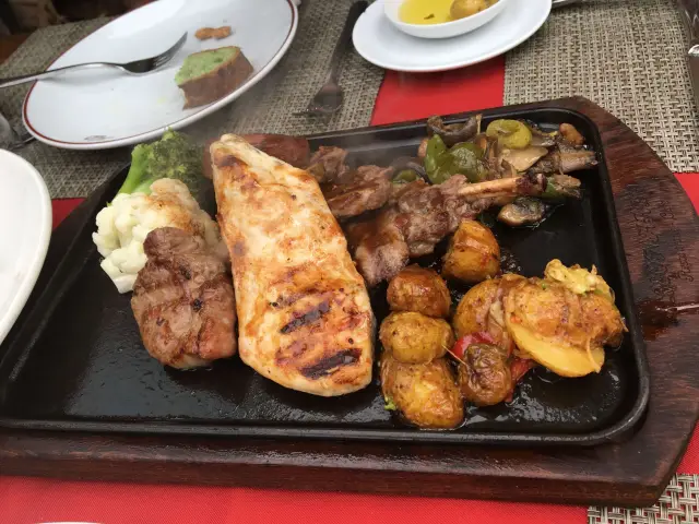 Leonardo Restaurant & Cafe'nin yemek ve ambiyans fotoğrafları 61