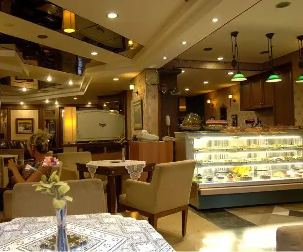 Oase Patisserie & Cafe - Hotel Alfin'nin yemek ve ambiyans fotoğrafları 2