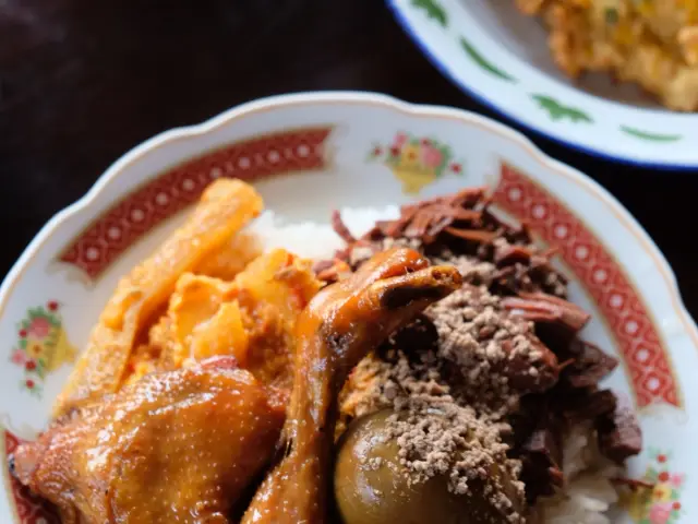 Gambar Makanan Ayam Goreng Bacem Mbok Sum 3