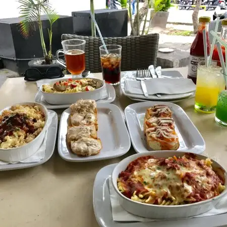 Gambar Makanan Pizza Hut Bali Mercure 16