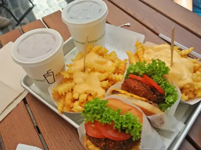 Shake Shack'nin yemek ve ambiyans fotoğrafları 28