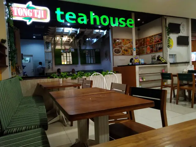 Gambar Makanan Tong Tji Teahouse 11