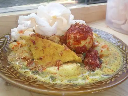 Lontong Sayur & Nasi Kuning UMI AHMAD, Stadion UMJ Ciputat