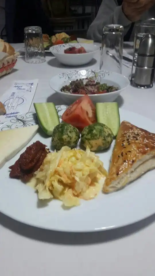 TEMAD ( Türkiye Emekli Astsubaylar Derneği )'nin yemek ve ambiyans fotoğrafları 1
