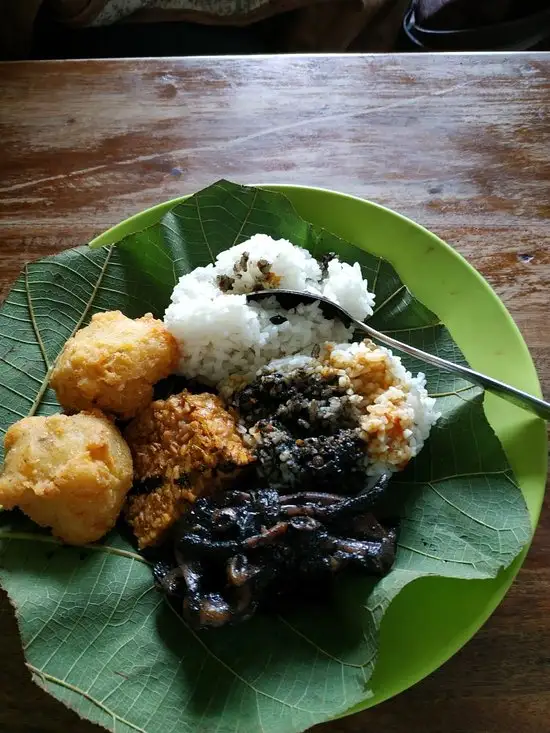 Gambar Makanan Nasi Jamblang Ibu Nur 9