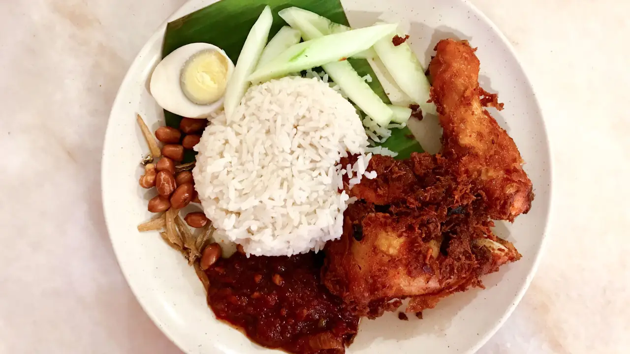 NASI LEMAK KASIH MAMA & PAPA BURGER