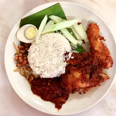 NASI LEMAK KASIH MAMA & PAPA BURGER