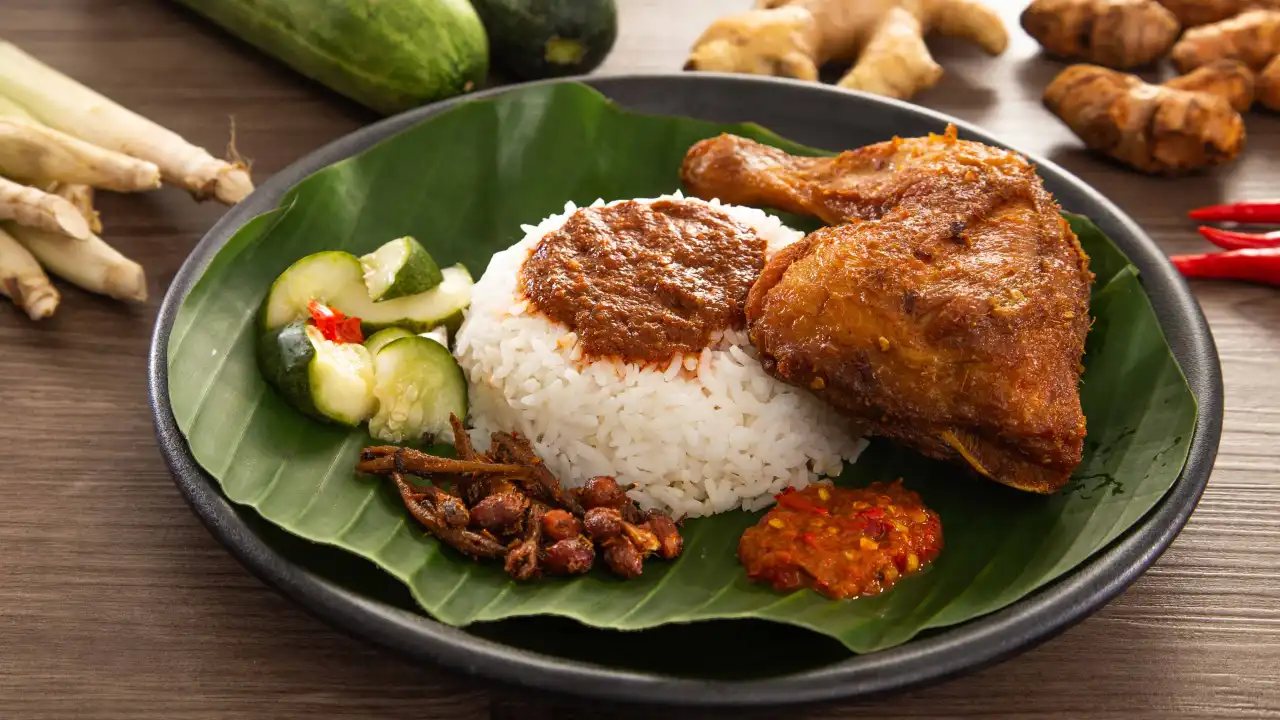 WARUNG MEK NASI KUKUS AYAM BEREMPAH