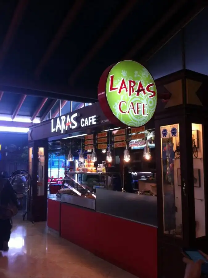 Laras Cafe