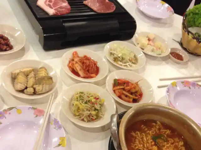 돈돼지 삼겹살 Don Dwae Ji Sam Gyeob Sal Unlimited Refillable Korean BBQ Food Photo 13