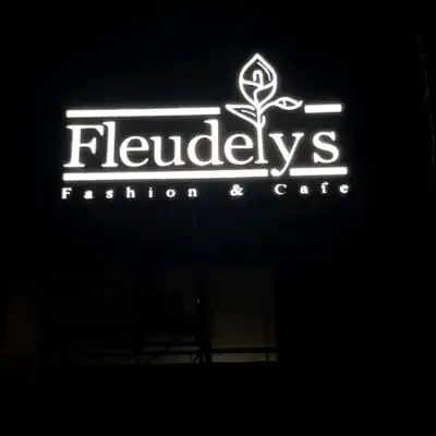 Fleudely's Fashion & Cafe