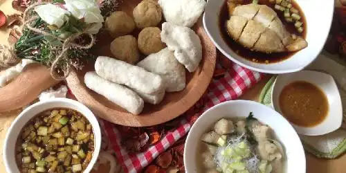 Pempek Khansa, Daan Mogot