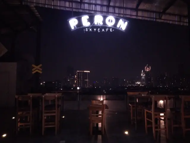 Gambar Makanan Peron Sky Cafe - Yello Hotel Manggarai Jakarta 2