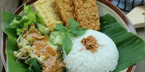 Pecel Madiun Yu Mar, Pandeyan