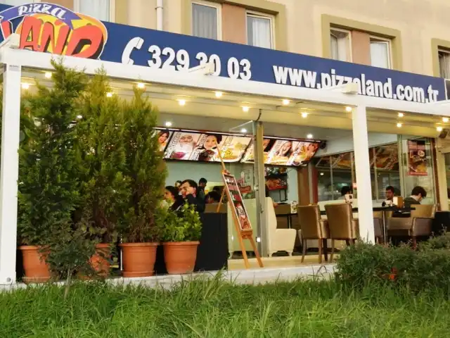 Pizzaland Restaurant & Cafe'nin yemek ve ambiyans fotoğrafları 4