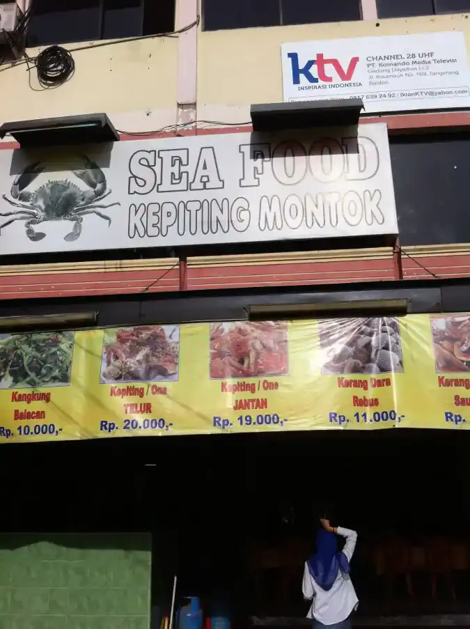 Seafood & Nasi Uduk Kepiting Montok