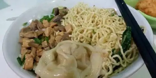 Mie Ayam Lezaat, Kapten Halim Pasar Rebo