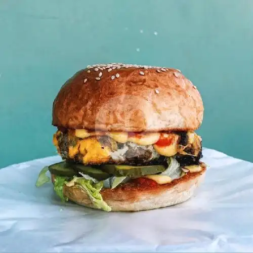 Gambar Makanan Manaka Burger X Treasure Garage, Didalam Bengkel TREASURE 8