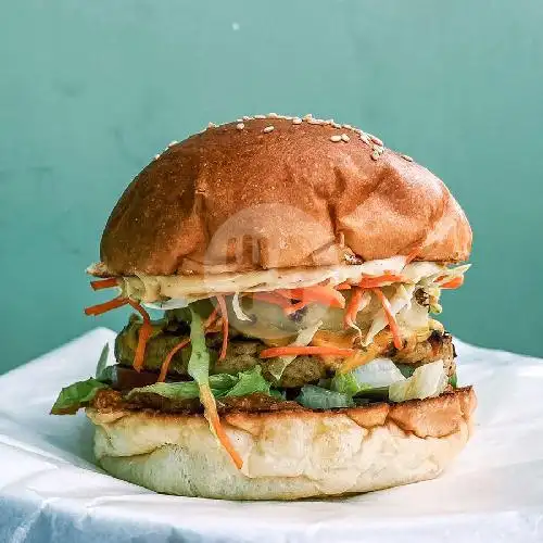 Gambar Makanan Manaka Burger X Treasure Garage, Didalam Bengkel TREASURE 3